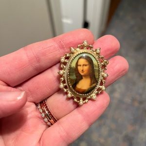 Mona Lisa Brooch